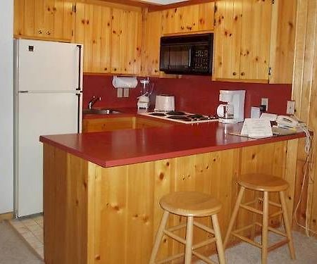 High Village Breezy Point Экстерьер фото