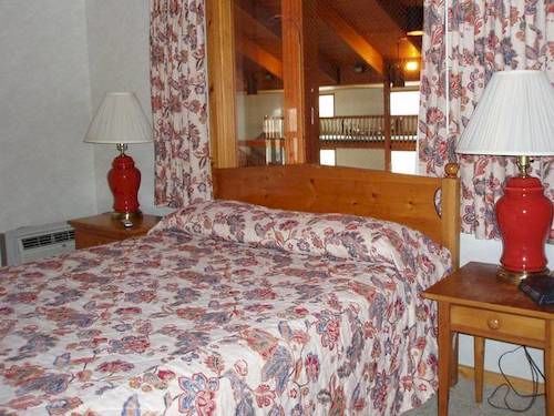 High Village Breezy Point Экстерьер фото